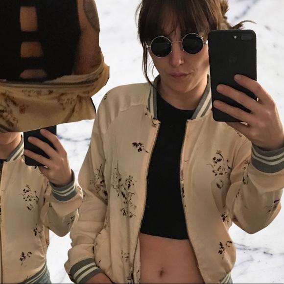 Black crop top. - Picture 3 of 3